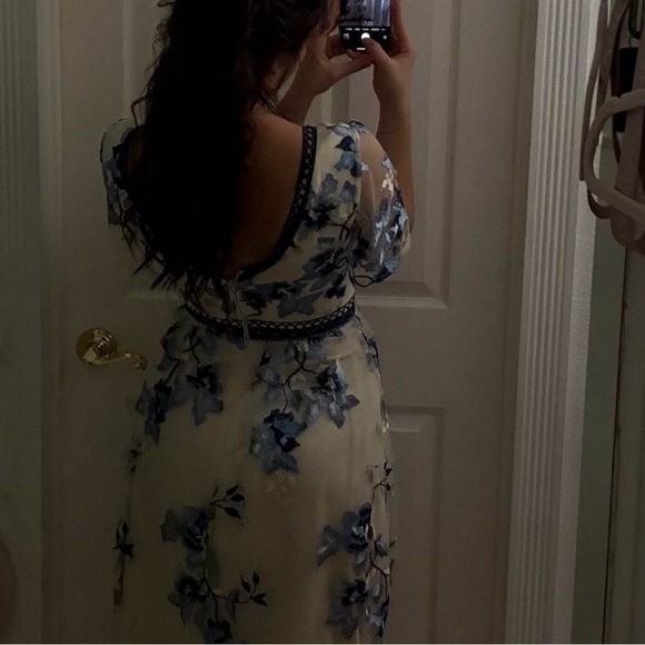 Chi Chi London Blue and Cream Floral Mini Dress - Picture 3 of 5